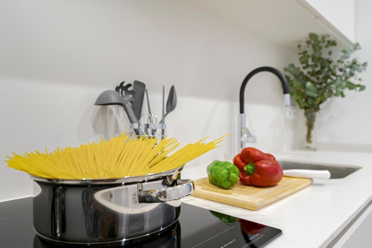 Feelathome Castilla Apartments Madrid Eksteriør bilde